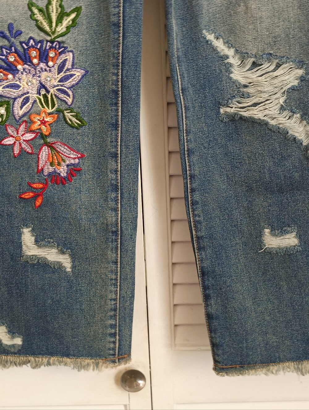 NEW Bohemela Dark Distressed Wash Embroidered Embellished Loose Fit Jeans (26) - Picture 5 of 13